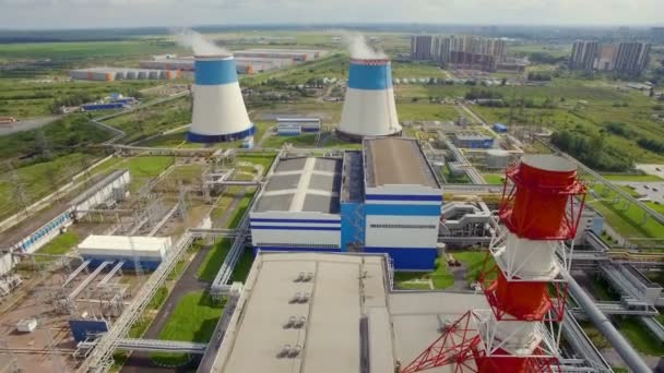 Вид с воздуха на электростанцию — стоковое видео