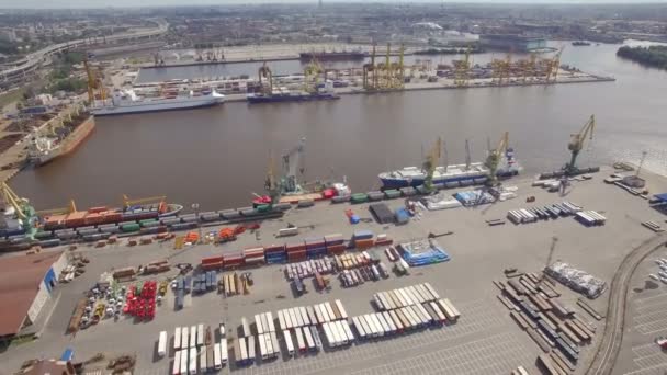 Το μεγάλο λιμάνι Αγία Πετρούπολη, αεροφωτογραφία — Αρχείο Βίντεο