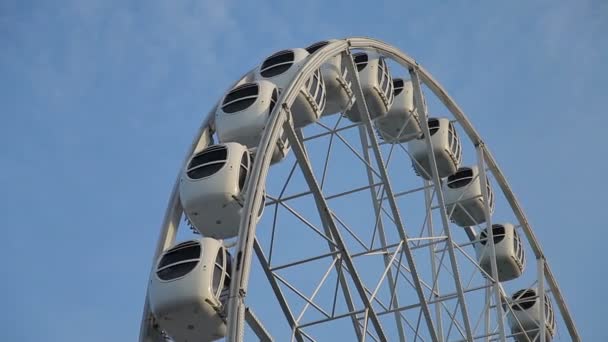 Roda gigante no parque de diversões — Vídeo de Stock