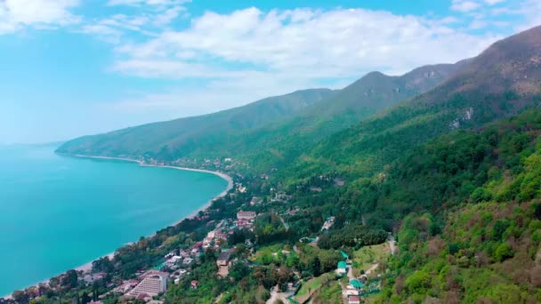 Vista aérea da cidade de Gagra na Abcásia — Vídeo de Stock