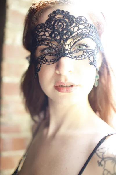 A portrait of a beautiful model in an abandoned warehouse. — Stock Photo, Image