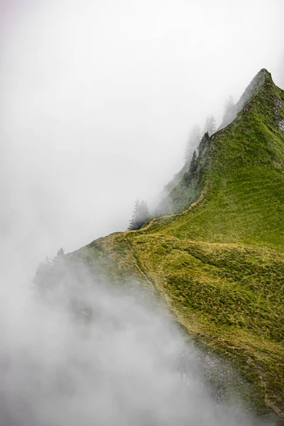 Gipfel Den Wolken Gipfel Der Berge Schweizer Alpen Atemberaubende Landschaften — Stockfoto