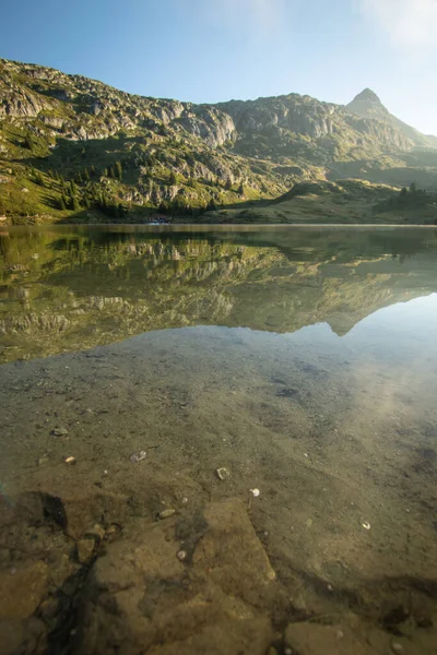 Der Malerische Bettmersee Bei Fiesch Wallis Schweiz Spiegelung Des Sees — Stockfoto