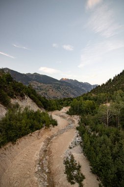 Gün batımında İsviçre 'de doğa. İsviçre Alpleri