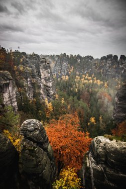 Bastei köprüsü Sakson İsviçre, Almanya, sonbahar renkleri