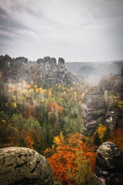 Bastei köprüsü Sakson İsviçre, Almanya, sonbahar renkleri