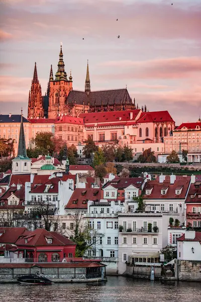 Вид Празький Готичний Замок Моста Карла Схід Чехія Червоне Небо — стокове фото