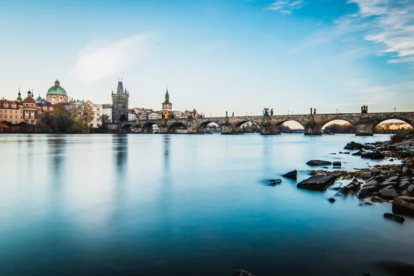 Ponte Charles Pôr Sol Exposição Longa Praga República Checa Rio — Fotografia de Stock