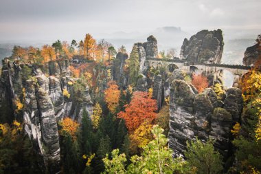 Bastei köprüsü Sakson İsviçre, Almanya, sonbahar renkleri