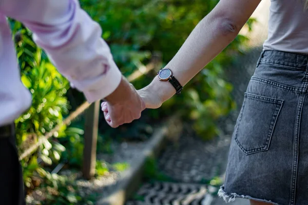 Closeup Couple Love Happy Lovers Holding Hands Together Sunny Outdoors — Stock Photo, Image