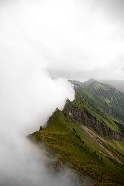 Hegycsúcs Felhőkben Hegyek Tetején Svájci Alpok Csodálatos Tájak — Stock Fotó