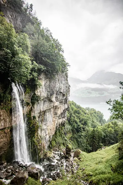 Jag Har Sett Ett Fallgropar Det Näst Längsta Vattenfallet Schweiz — Stockfoto