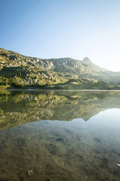 Der Malerische Bettmersee Bei Fiesch Wallis Schweiz Spiegelung Des Sees — Stockfoto