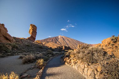 Tenerife Ulusal Parkı 'ndaki ünlü Roques Cinchado manzarası, Pico de Teide, Kanarya Adası, İspanya