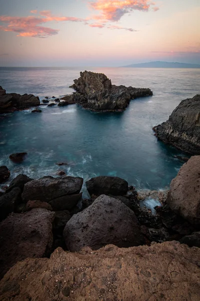 Tenerife adasındaki deniz kıyısında dramatik günbatımı, kanarya adaları — Stok fotoğraf
