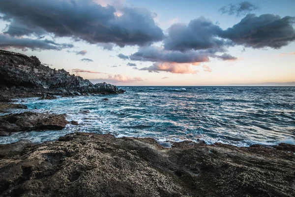 Tenerife Adasında Kanarya Adalarında Spanya Taş Resif Okyanusunda Dalgalar Kırılıyor — Stok fotoğraf