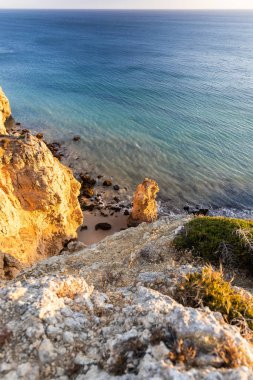 Okyanus manzaralı sahil, Algarve bölgesi, Portekiz