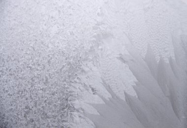 Pencere üzerinde buz gibi doğal şekli