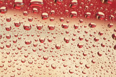 Koyu kırmızı ve bej waterdrops