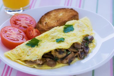 Katlanmış mantar ipeksi omlet
