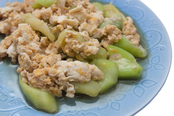 Gebratene Zucchini mit Ei umrühren. — Stockfoto