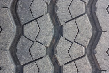 Bir araba kullanımı yoluyla yüzeyinin lastik lastik aşınması.