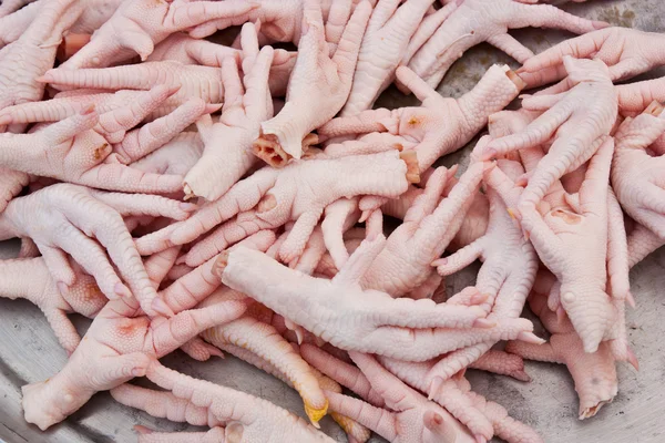 Tavuk ayağı onu satışa çıkardı.. 