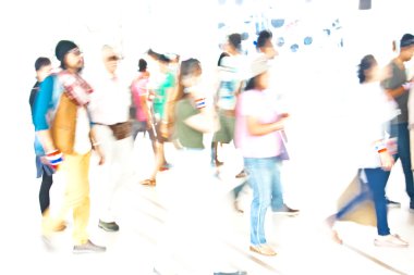 İnsanlar yan görünümü soyut bulanıklık hareket yürüme