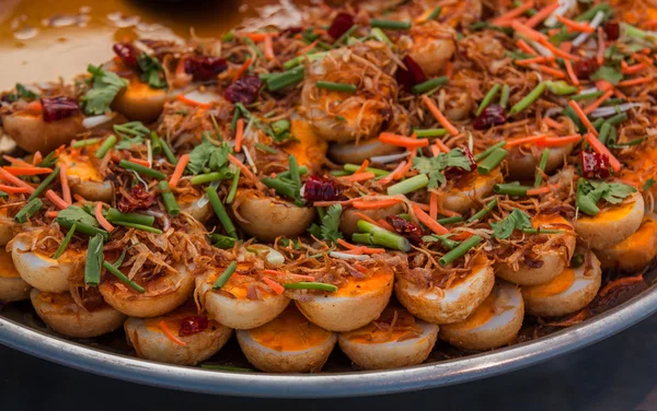 haşlanmış ve kızarmış bütün yumurta.