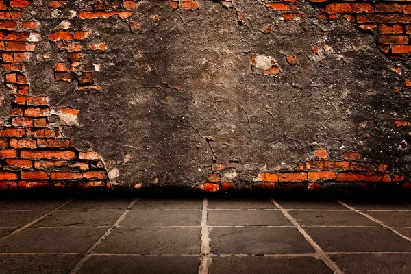 Üzerinde kırmızı tuğla duvar yapısını basılı ve döşeme çimento çimento alçı.