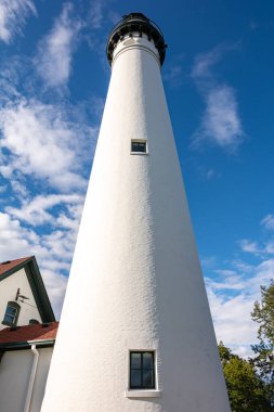 Öğleden sonra güneşinde Rüzgâr Noktası deniz feneri. Racine, Wisconsin, ABD.