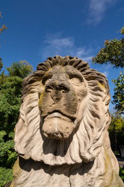 North Point Deniz fenerinde taş aslan heykeli. Milwaukee, Wisconsin, ABD