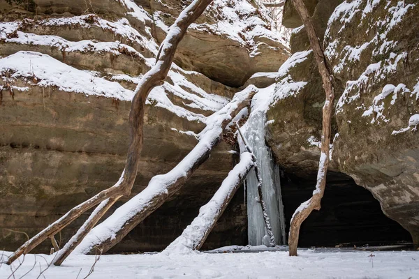 Cascada Congelada Nieve Cañón Kaskaskia Starved Rock State Park Illinois —  Fotos de Stock