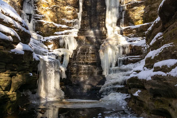 Mražené Lake Falls Chladného Zimního Dne Matthiessen State Park Illinois — Stock fotografie