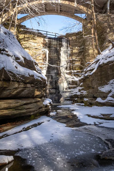 Een Bevroren Lake Falls Sneeuw Bedekt Lower Dells Gebied Van — Stockfoto