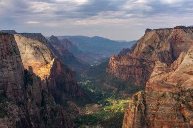 Looking out from Observation Point over Zion Canyon with views of Angels Landing and the Zion scenic drive.  Zion National Park, Utah, USA.