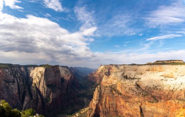 Looking out from Observation Point over Zion Canyon with views of Angels Landing and the Zion scenic drive.  Zion National Park, Utah, USA.