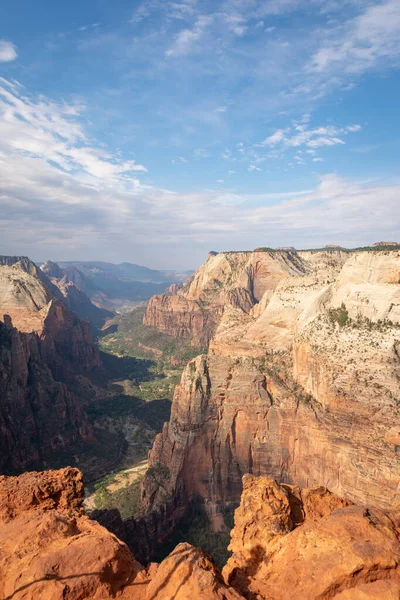 Looking Out Observation Point Zion Canyon Views Angels Landing Zion — Foto de Stock