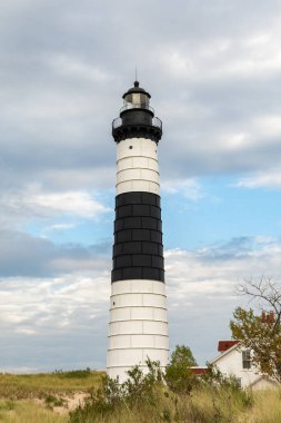 Big Sable Point Light, Ludington State Park 'ta bulunan bir deniz feneridir. İlk olarak 1867 'de inşa edildi, aktif bir seyir yardımı olmaya devam ediyor..