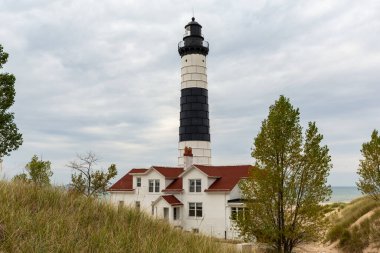 Big Sable Point Light, Ludington State Park 'ta bulunan bir deniz feneridir. İlk olarak 1867 'de inşa edildi, aktif bir seyir yardımı olmaya devam ediyor..