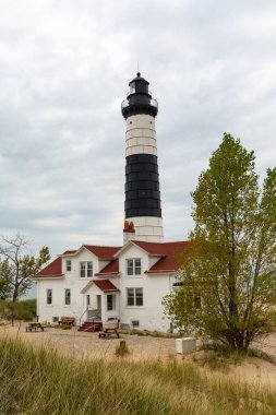 Big Sable Point Light, Ludington State Park 'ta bulunan bir deniz feneridir. İlk olarak 1867 'de inşa edildi, aktif bir seyir yardımı olmaya devam ediyor..