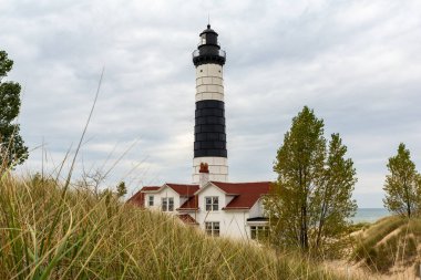 Big Sable Point Light, Ludington State Park 'ta bulunan bir deniz feneridir. İlk olarak 1867 'de inşa edildi, aktif bir seyir yardımı olmaya devam ediyor..
