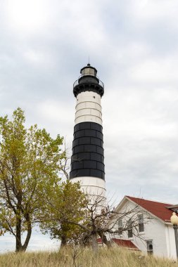 Big Sable Point Light, Ludington State Park 'ta bulunan bir deniz feneridir. İlk olarak 1867 'de inşa edildi, aktif bir seyir yardımı olmaya devam ediyor..