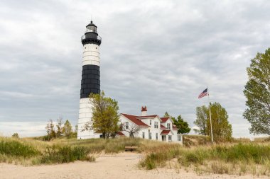 Big Sable Point Light, Ludington State Park 'ta bulunan bir deniz feneridir. İlk olarak 1867 'de inşa edildi, aktif bir seyir yardımı olmaya devam ediyor..