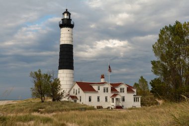 Big Sable Point Light, Ludington State Park 'ta bulunan bir deniz feneridir. İlk olarak 1867 'de inşa edildi, aktif bir seyir yardımı olmaya devam ediyor..