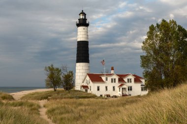 Big Sable Point Light, Ludington State Park 'ta bulunan bir deniz feneridir. İlk olarak 1867 'de inşa edildi, aktif bir seyir yardımı olmaya devam ediyor..