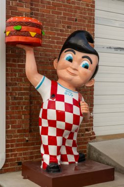 Galva, Illinois, ABD - 30 Aralık 2025 - Bob 'un Big Boy heykeli Galva, Illinois, ABD.