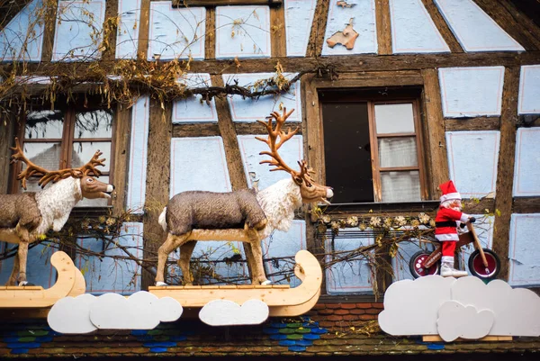 Традиционный Дом Рождественскими Украшениями Утрам Кольмар Эльзас Франция Рождественский Рынок Стоковое Изображение