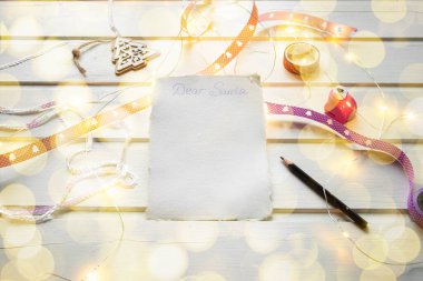 Noel zamanı konsepti. Noel Baba 'ya mektup. Seçici odak.