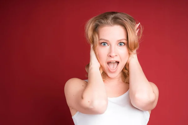 Blonde Schülerin Sntspannt Sich Mit Einem Schwarzen Mann Blonde Schülerin Sntspannt Sich Mit Einem Schwarzen Mann